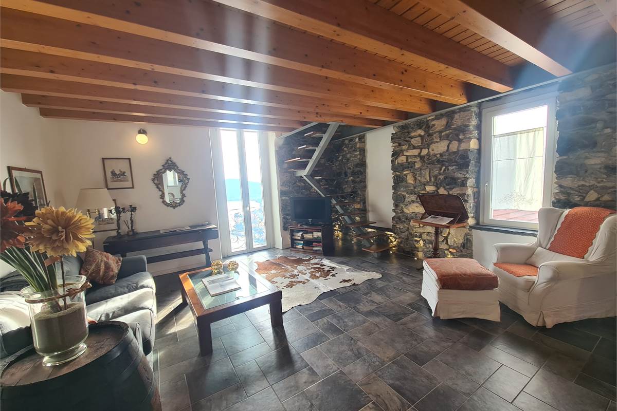 BELLISSIMO BILOCALE CON VISTA LAGO