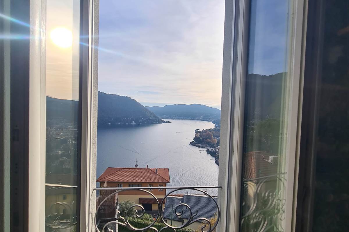 BELLISSIMO BILOCALE CON VISTA LAGO