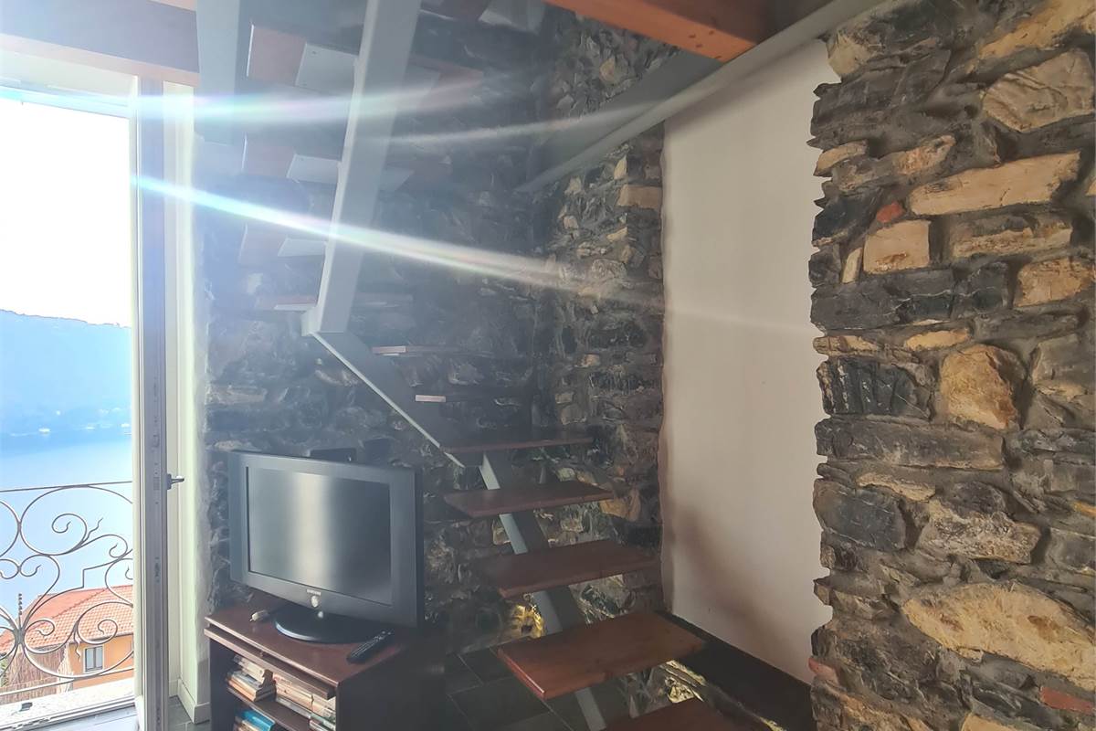 BELLISSIMO BILOCALE CON VISTA LAGO