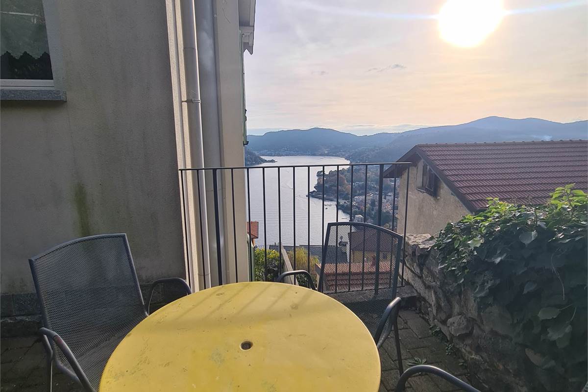 BELLISSIMO BILOCALE CON VISTA LAGO