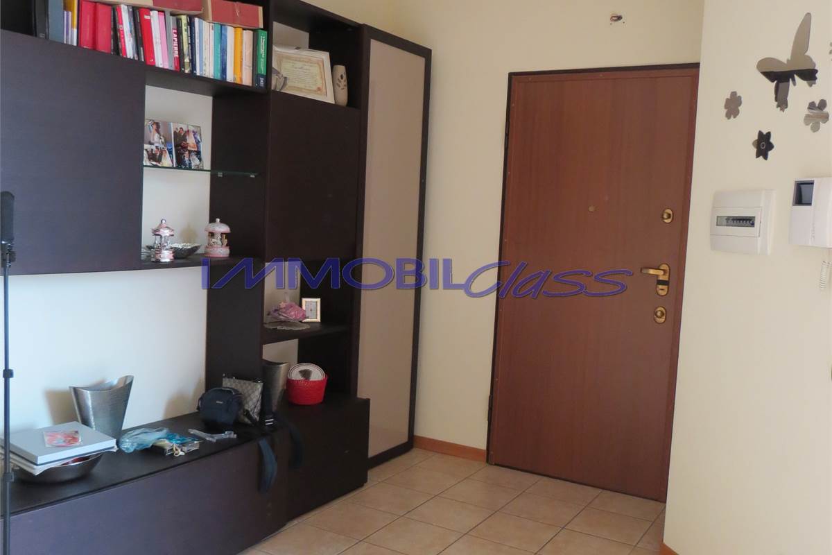 OTTIMO BILOCALE ARREDATO CON BOX E CANTINA