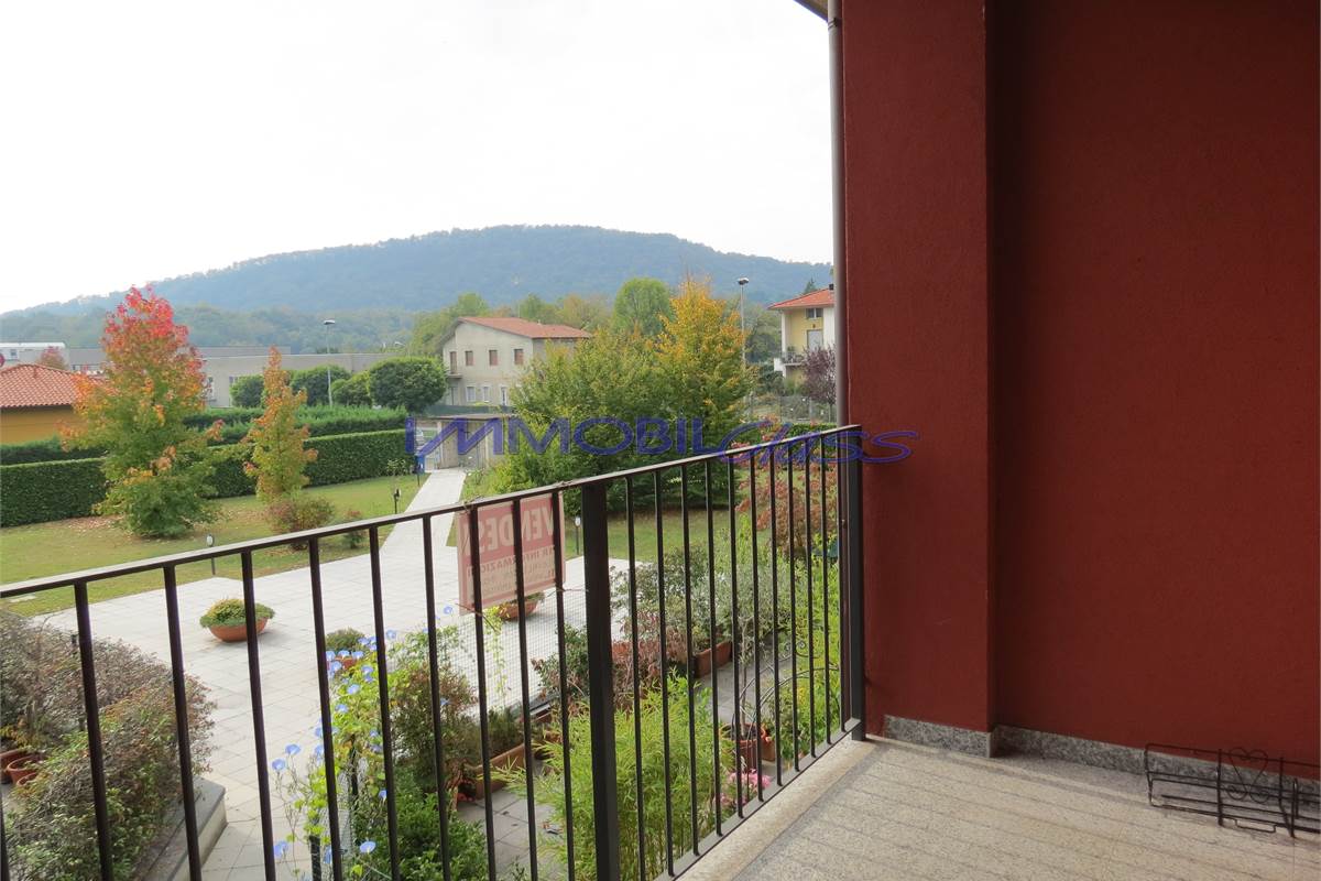 OTTIMO BILOCALE ARREDATO CON BOX E CANTINA