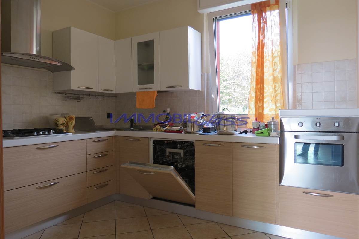 OTTIMO BILOCALE ARREDATO CON BOX E CANTINA