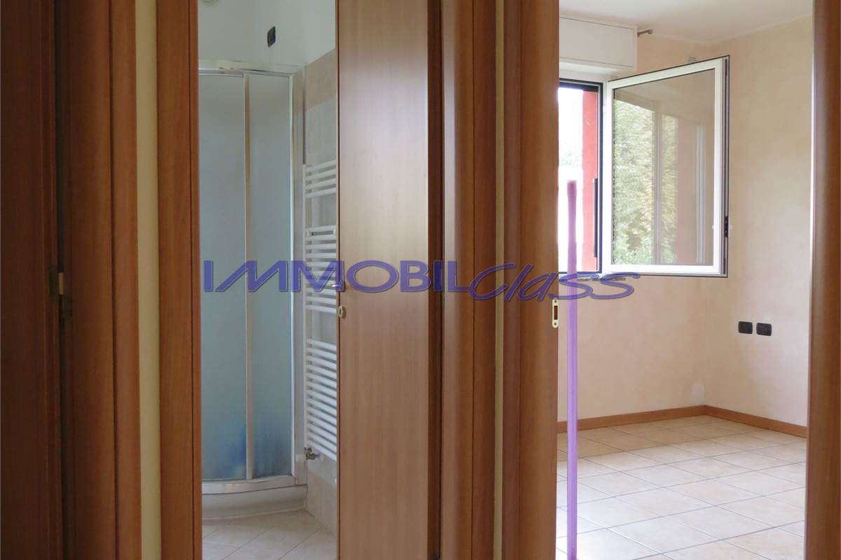 OTTIMO BILOCALE ARREDATO CON BOX E CANTINA