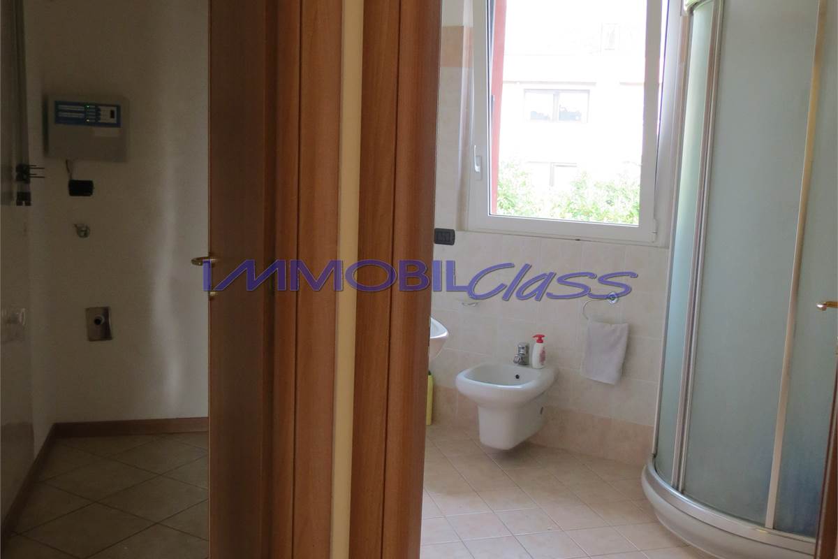 OTTIMO BILOCALE ARREDATO CON BOX E CANTINA