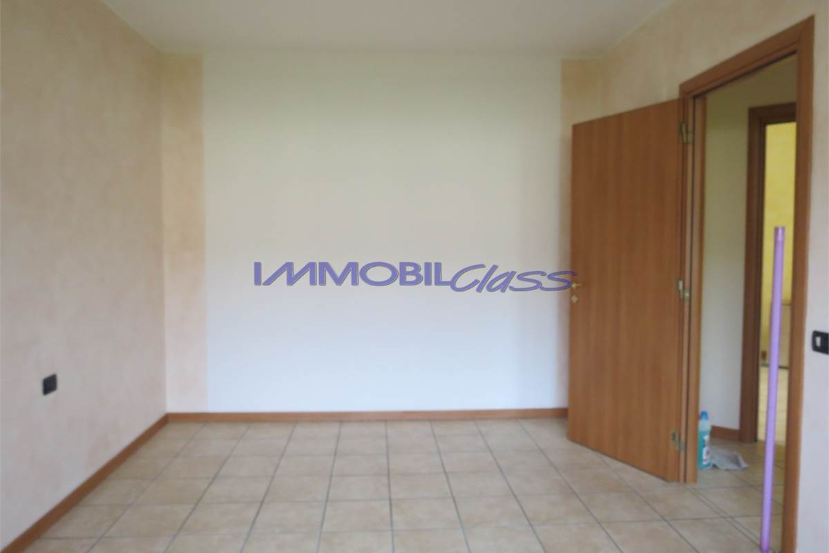 OTTIMO BILOCALE ARREDATO CON BOX E CANTINA