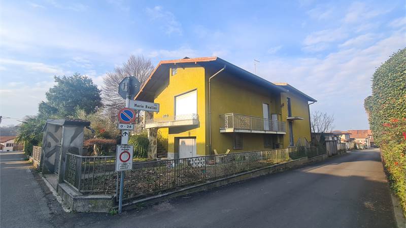 Villa indipendente con ampi spazi e potenzialità