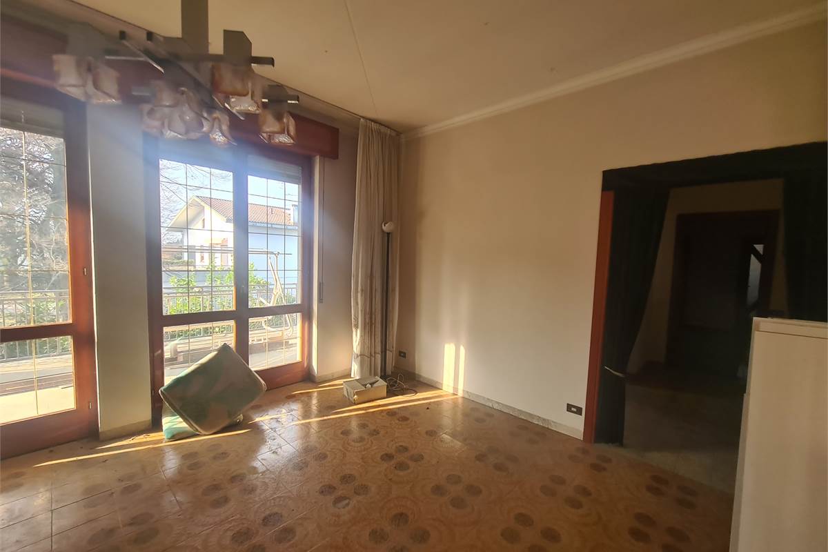 Villa indipendente con ampi spazi e potenzialità