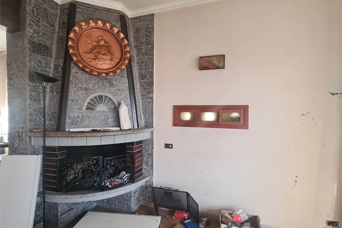 Villa indipendente con ampi spazi e potenzialità