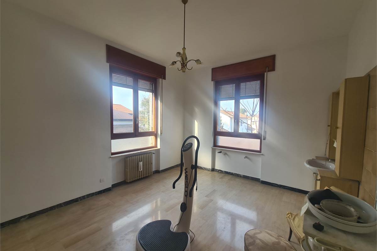 Villa indipendente con ampi spazi e potenzialità