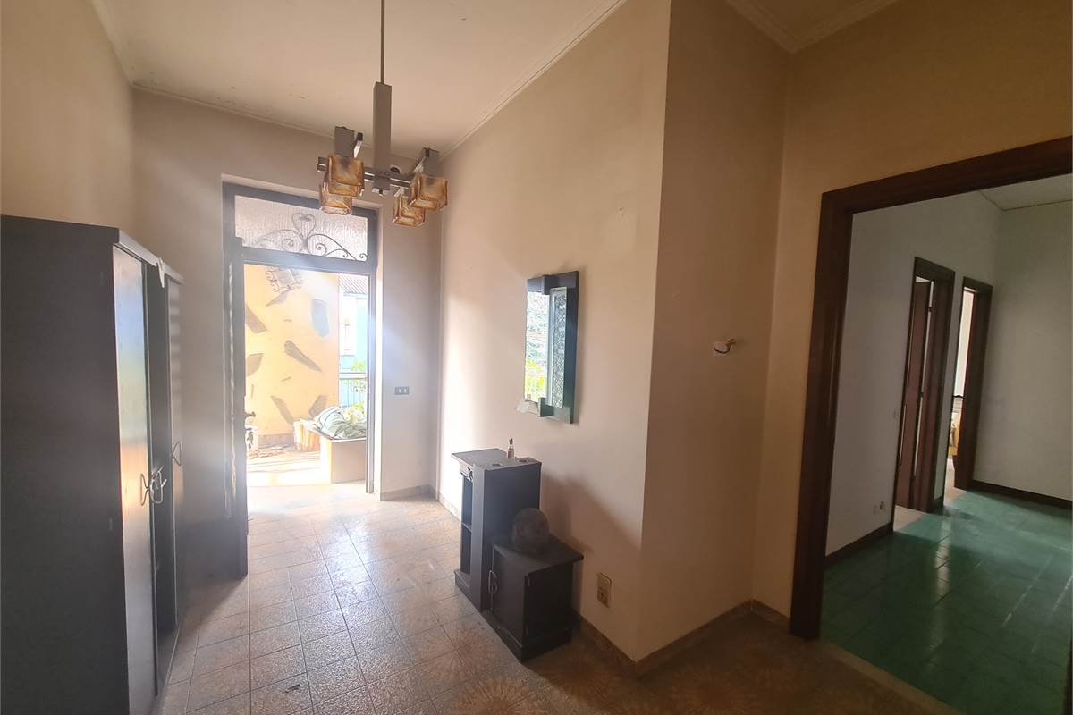 Villa indipendente con ampi spazi e potenzialità