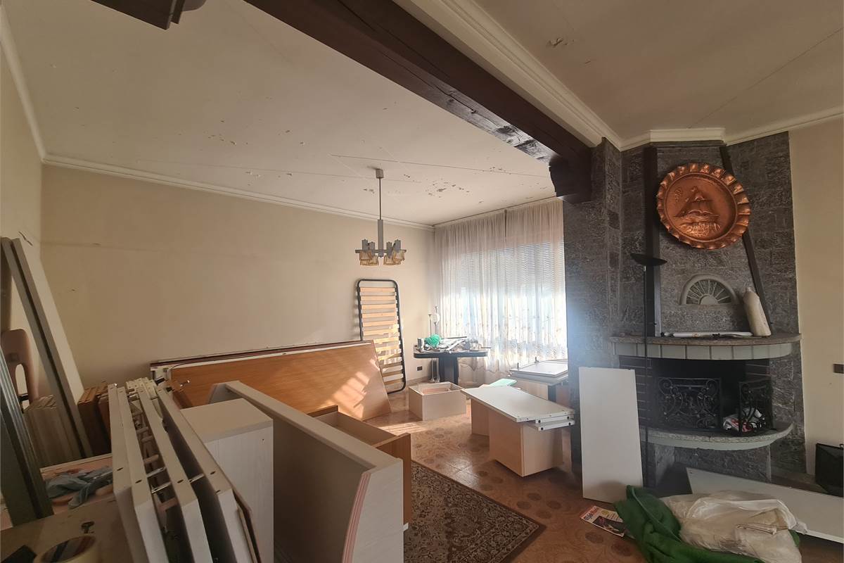 Villa indipendente con ampi spazi e potenzialità