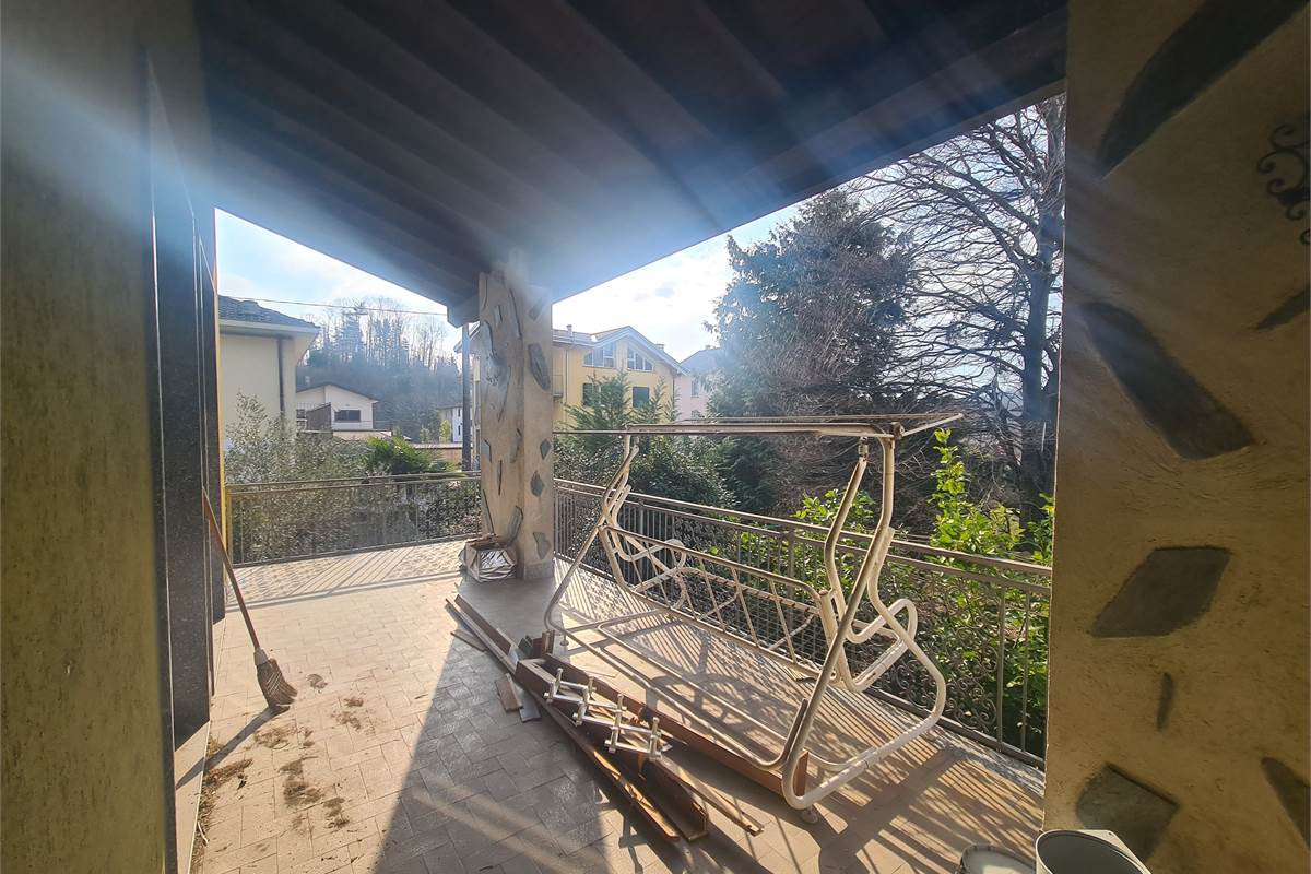 Villa indipendente con ampi spazi e potenzialità