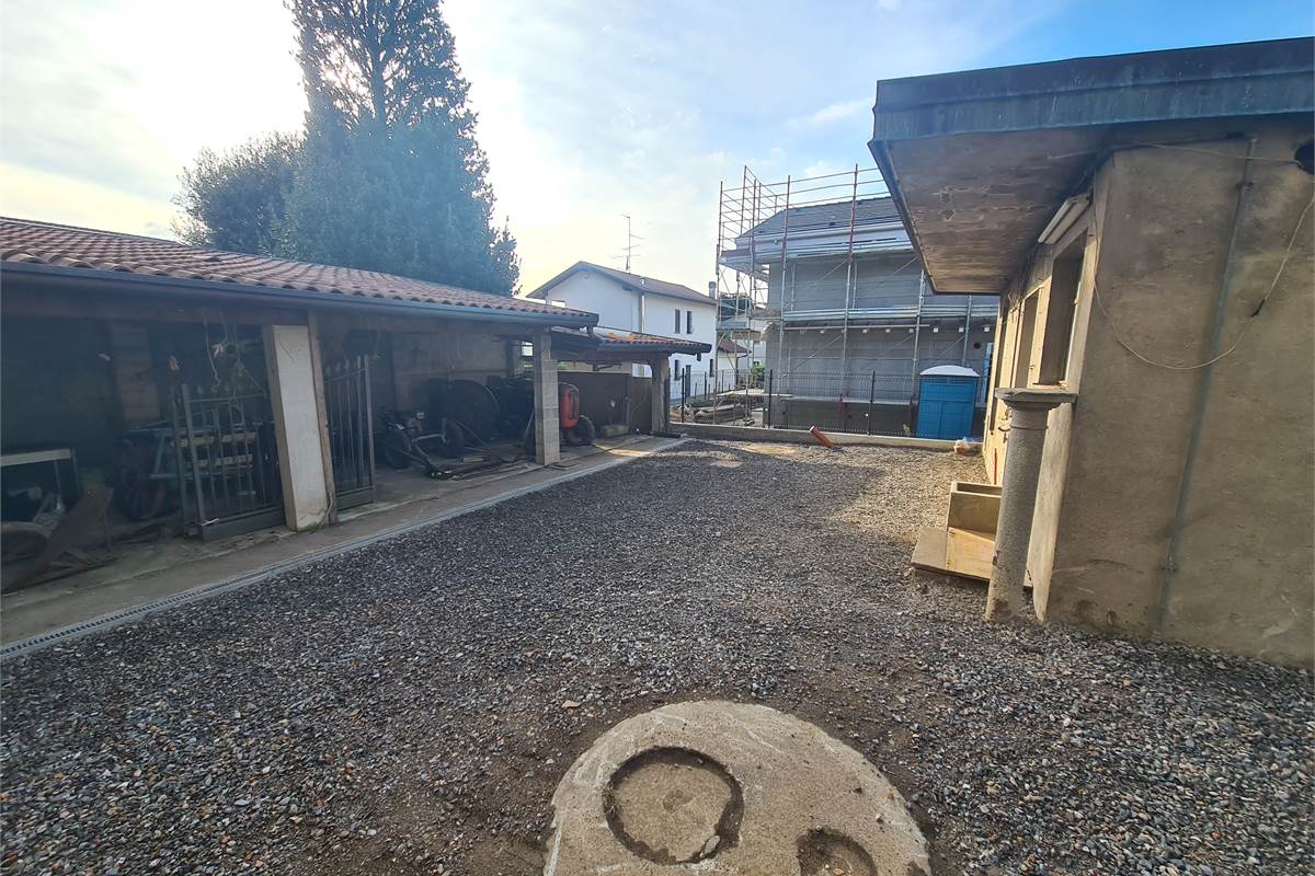 Villa indipendente con ampi spazi e potenzialità