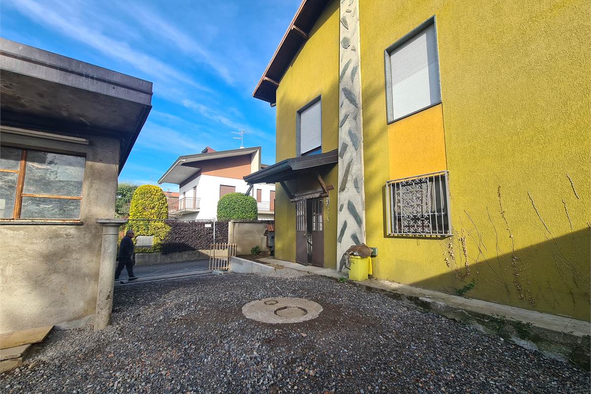 Villa indipendente con ampi spazi e potenzialità