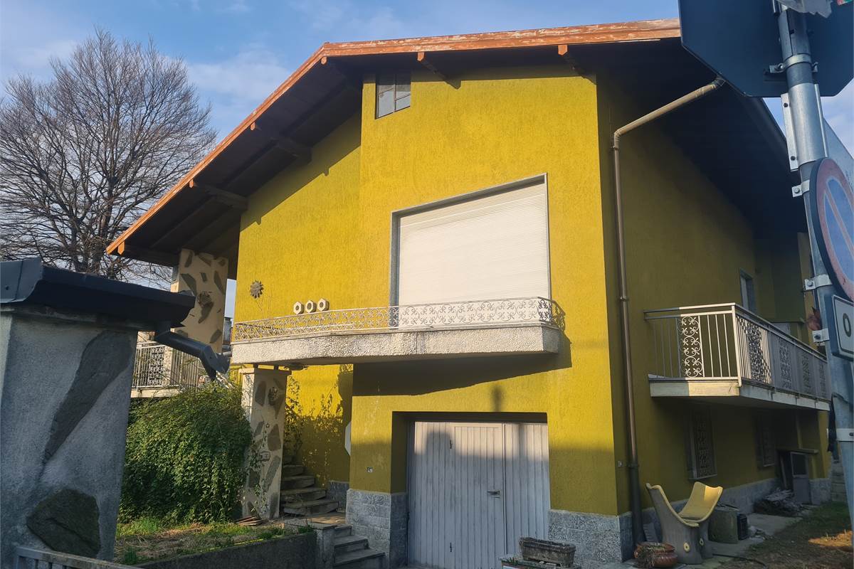 Villa indipendente con ampi spazi e potenzialità