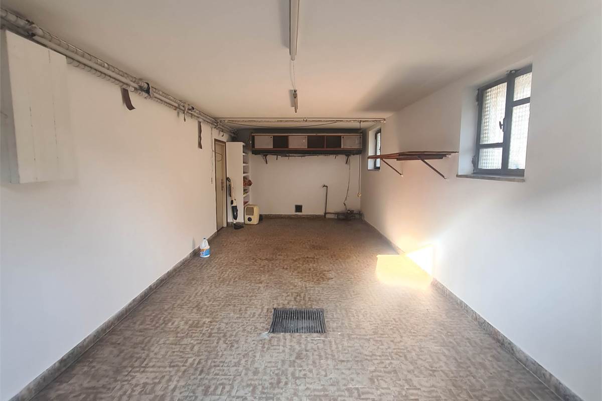 Villa indipendente con ampi spazi e potenzialità