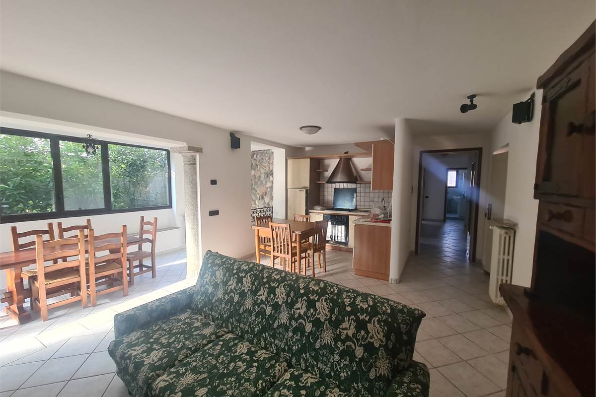 Villa indipendente con ampi spazi e potenzialità