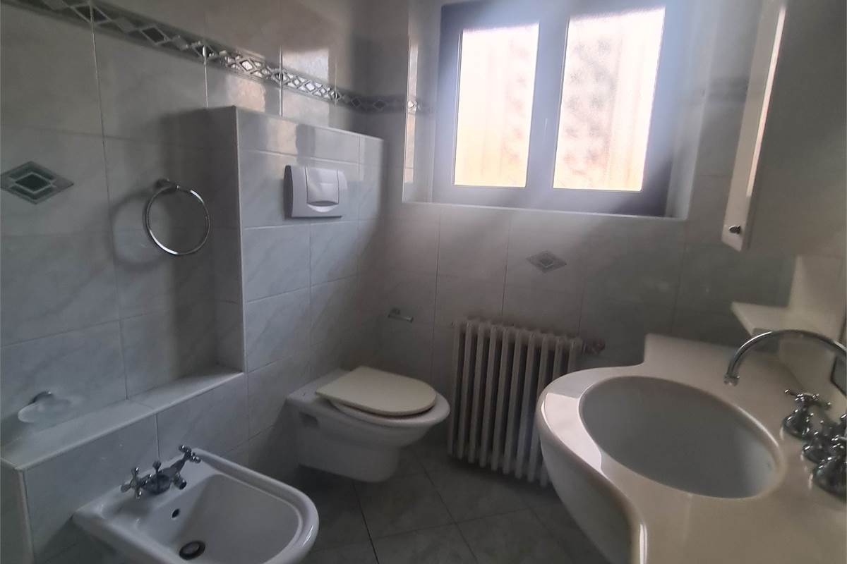 Villa indipendente con ampi spazi e potenzialità