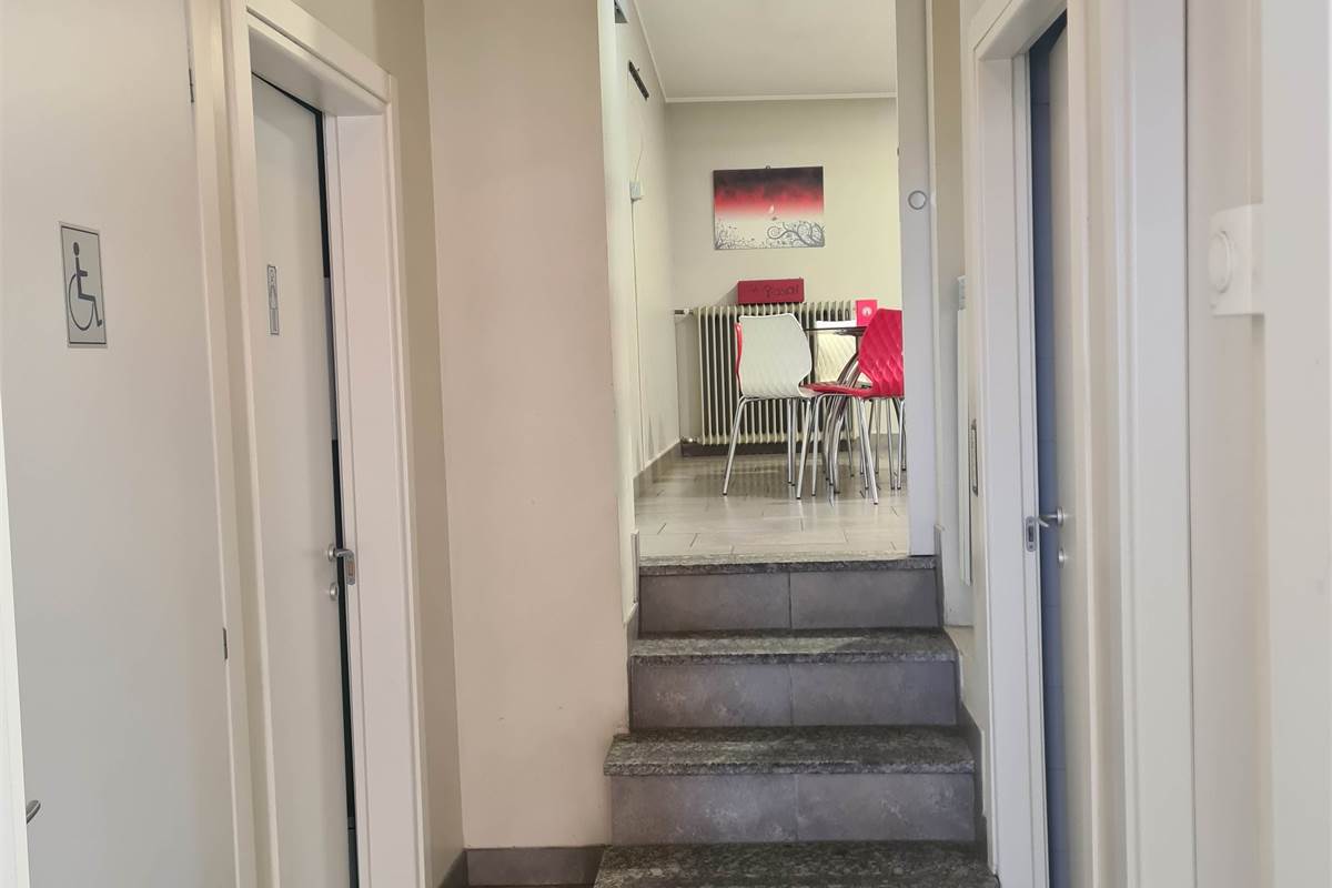 CASA INDIPENDENTE CON BAR