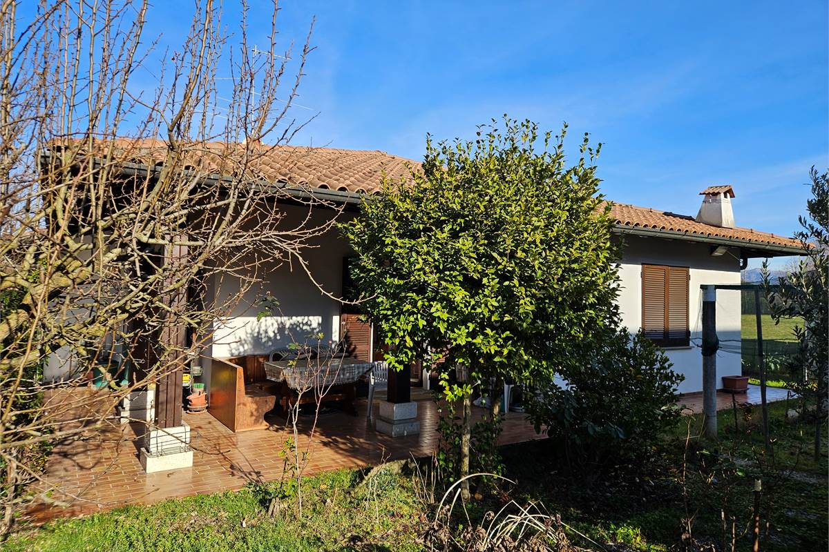 BELLISSIMA VILLA CON GIARDINO