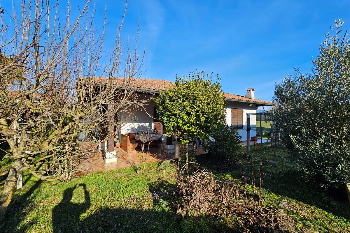 BELLISSIMA VILLA CON GIARDINO