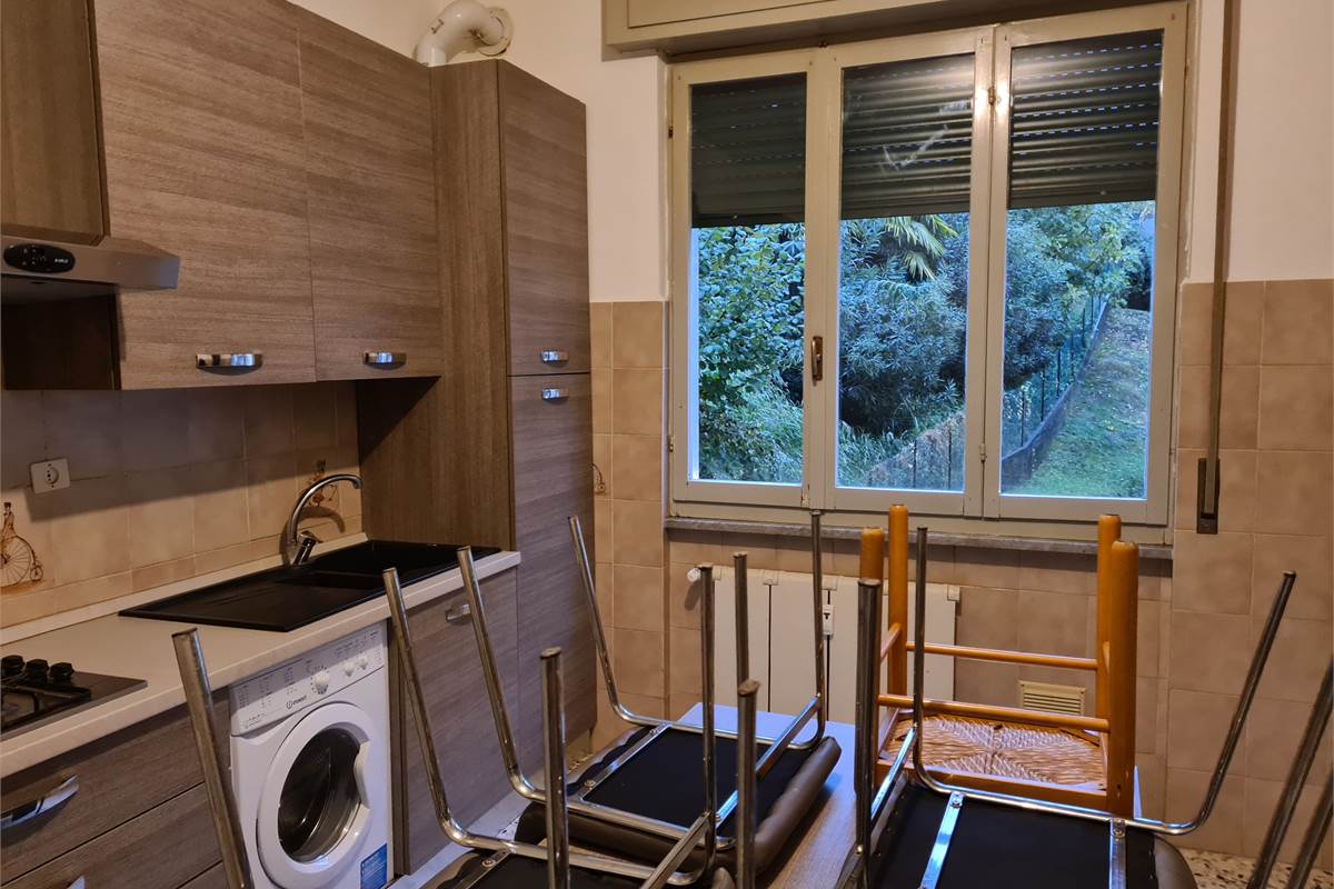 GRANDE BILOCALE CON BALCONATA E POSTO AUTO