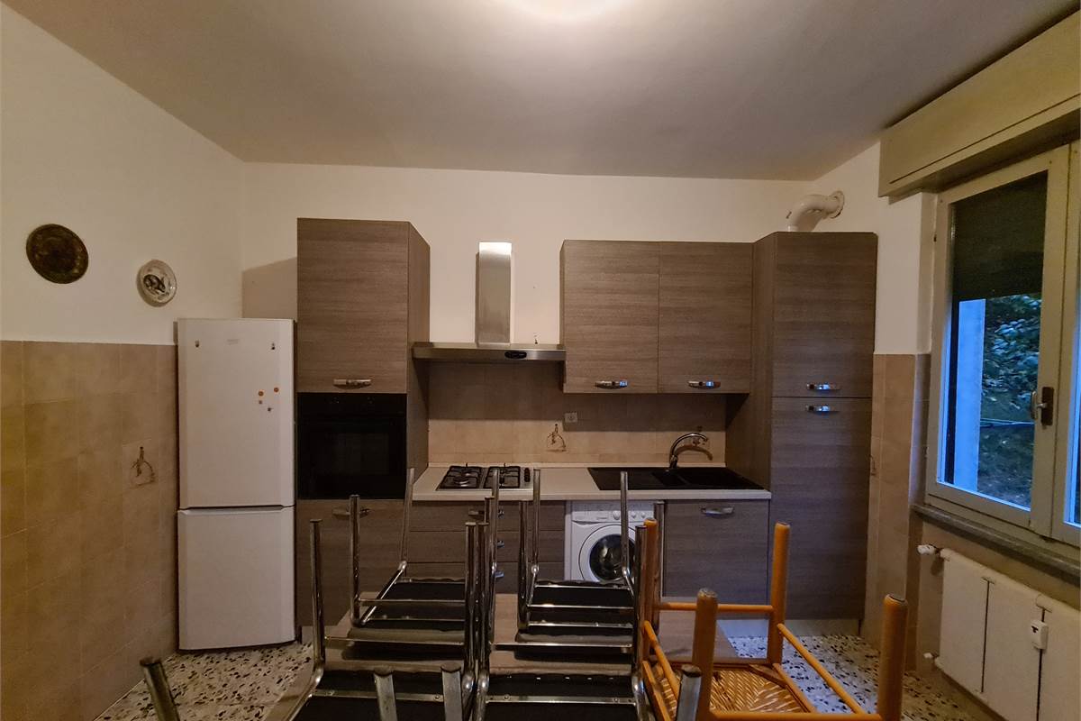 GRANDE BILOCALE CON BALCONATA E POSTO AUTO