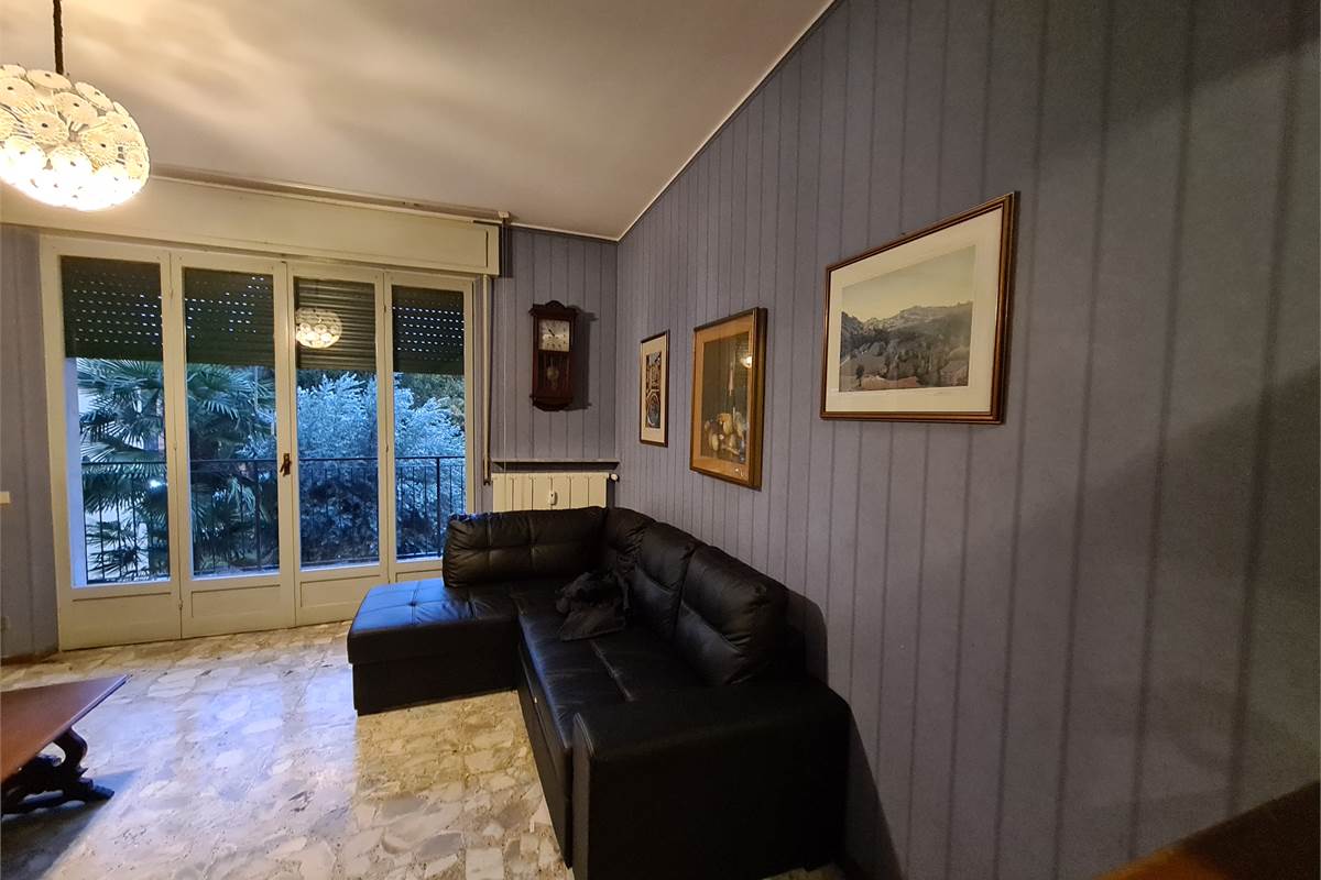 GRANDE BILOCALE CON BALCONATA E POSTO AUTO