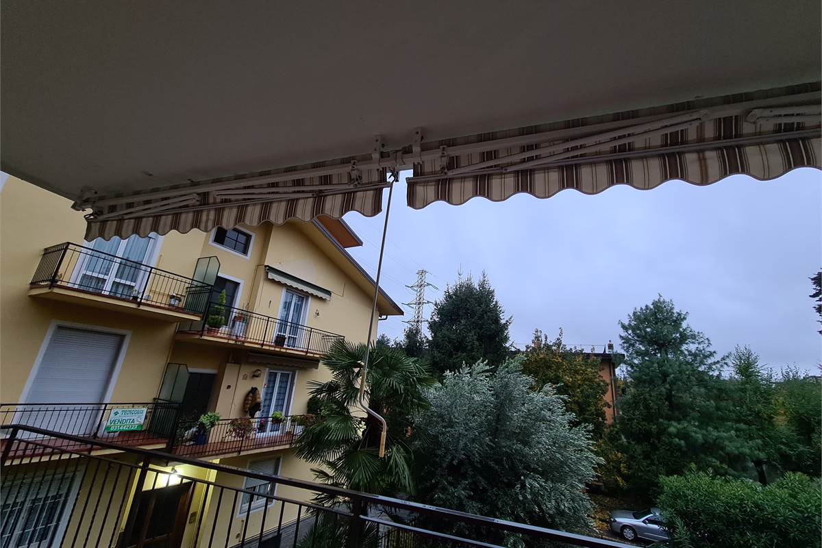 GRANDE BILOCALE CON BALCONATA E POSTO AUTO