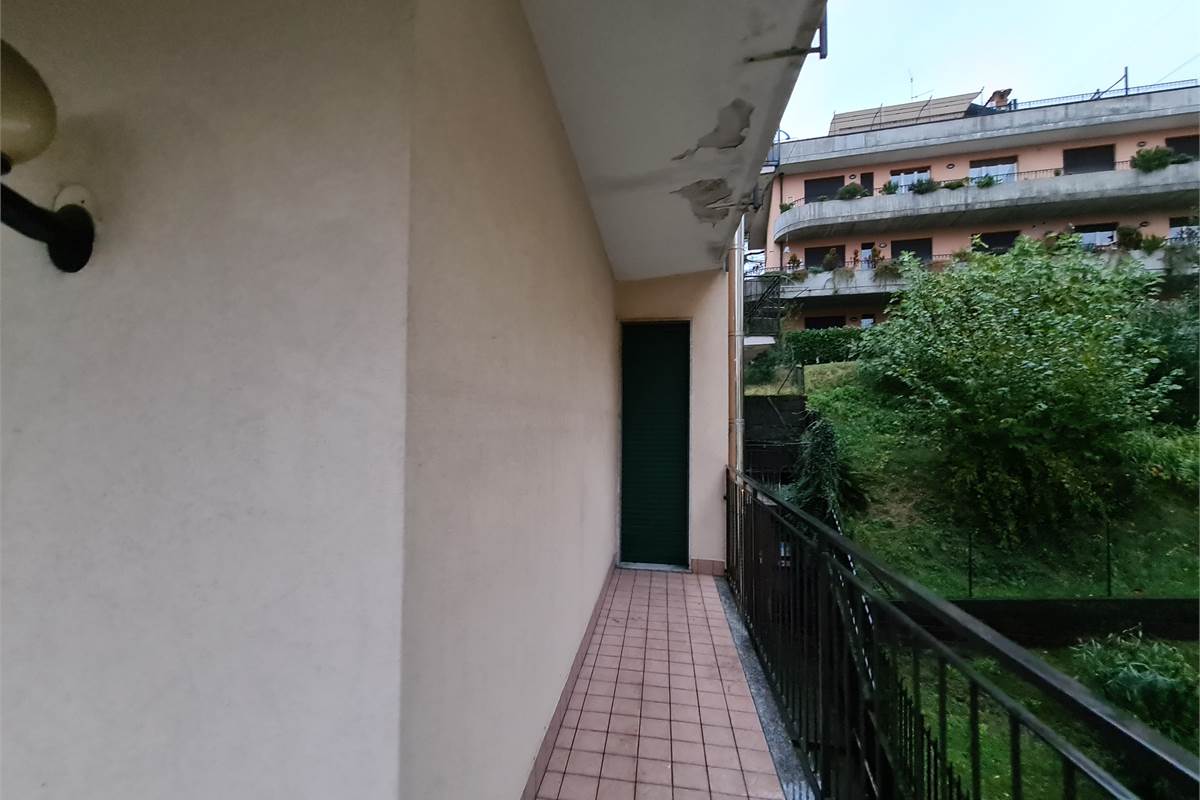 GRANDE BILOCALE CON BALCONATA E POSTO AUTO