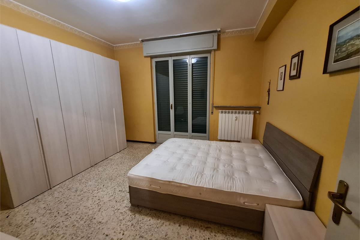 GRANDE BILOCALE CON BALCONATA E POSTO AUTO