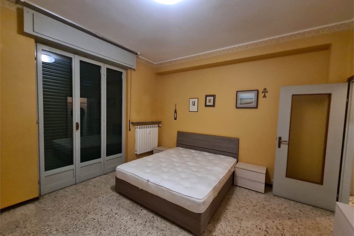 GRANDE BILOCALE CON BALCONATA E POSTO AUTO