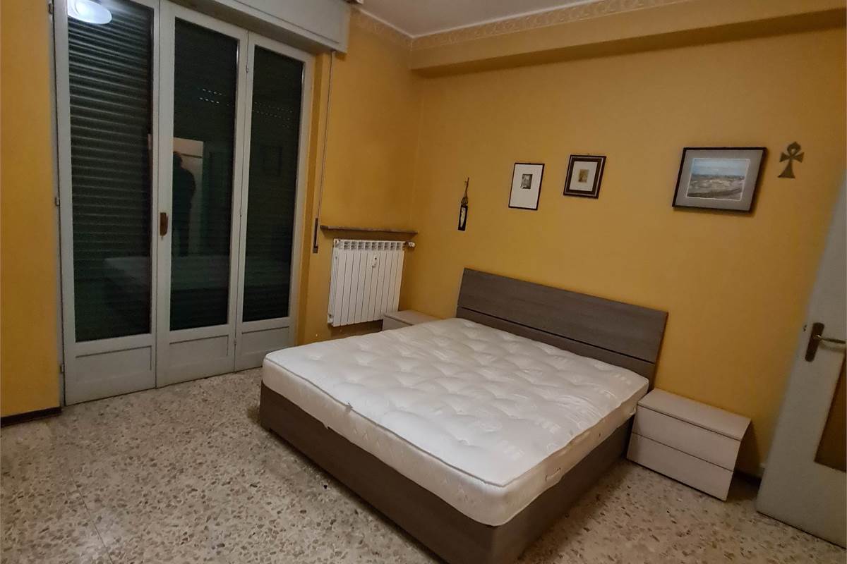 GRANDE BILOCALE CON BALCONATA E POSTO AUTO