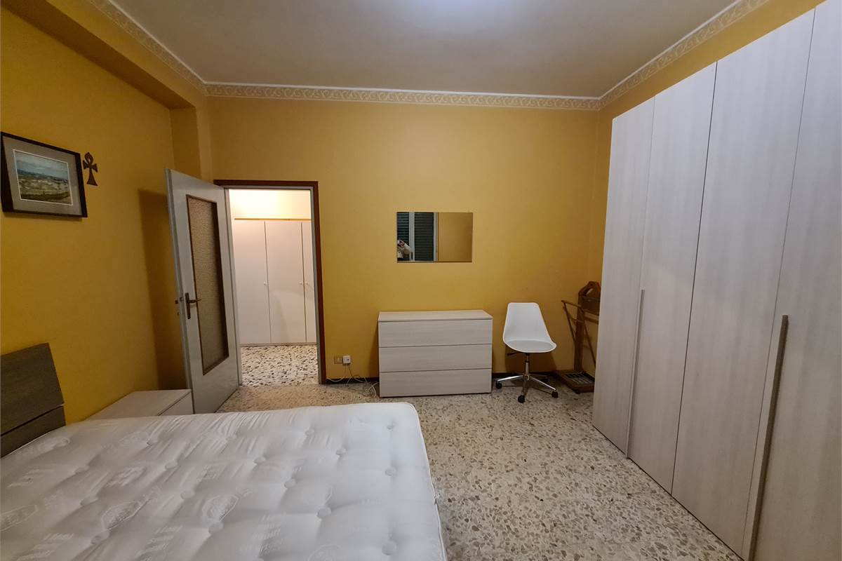 GRANDE BILOCALE CON BALCONATA E POSTO AUTO