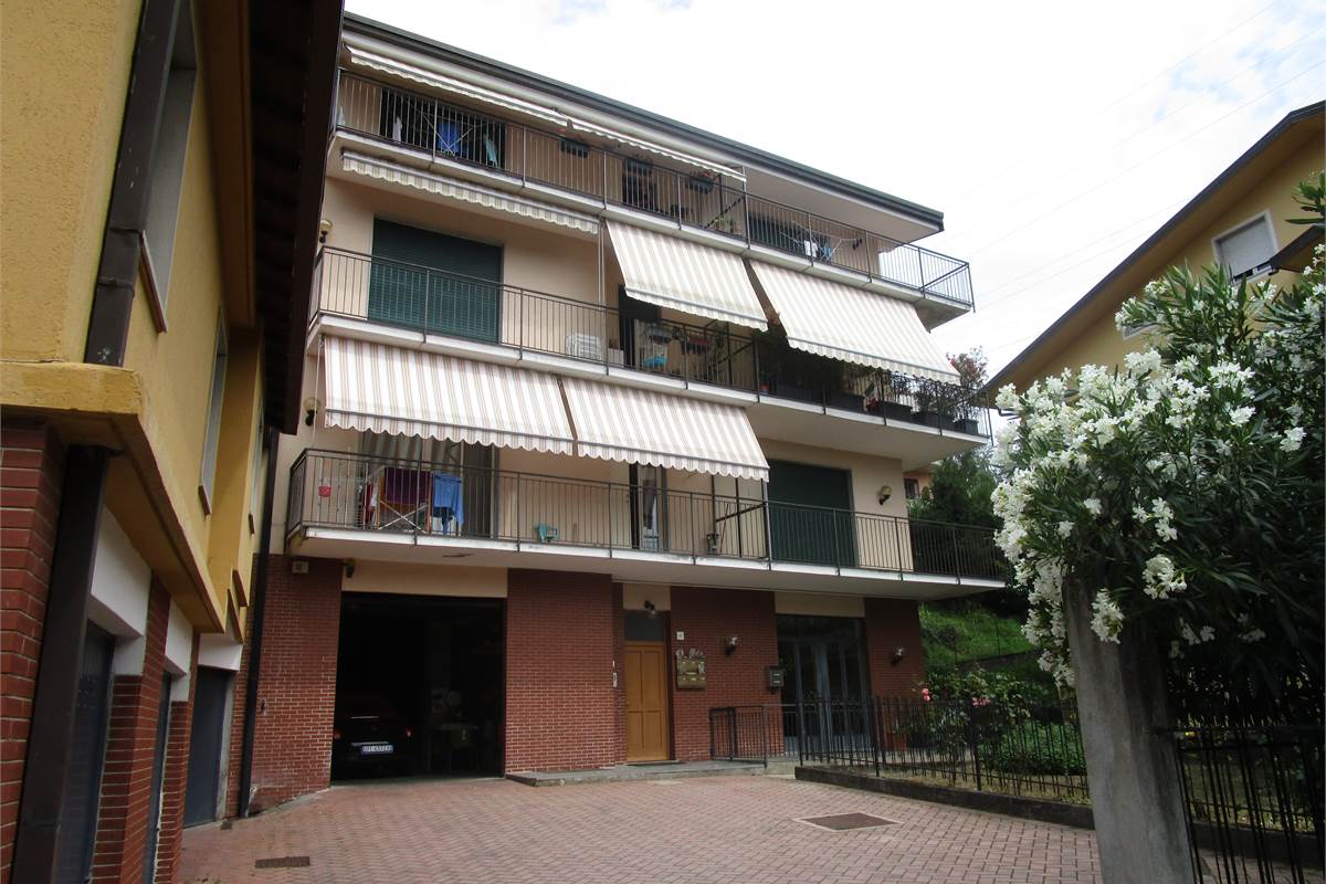 GRANDE BILOCALE CON BALCONATA E POSTO AUTO