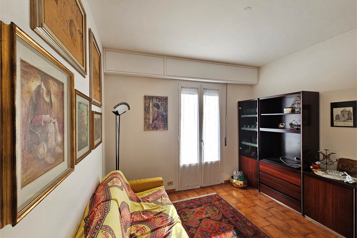 GRANDE TRILOCALE CON BALCONE