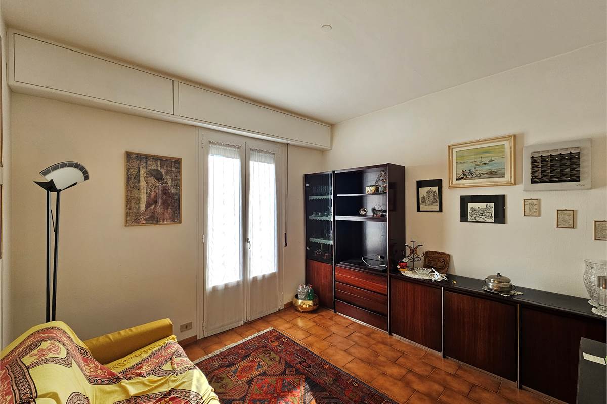 GRANDE TRILOCALE CON BALCONE