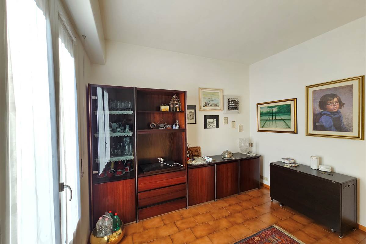 GRANDE TRILOCALE CON BALCONE