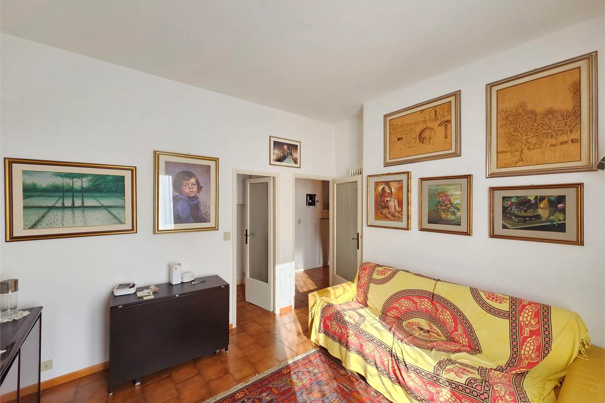 GRANDE TRILOCALE CON BALCONE