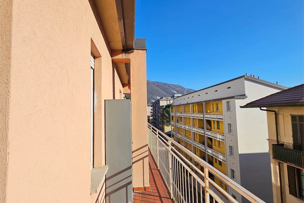 GRANDE TRILOCALE CON BALCONE