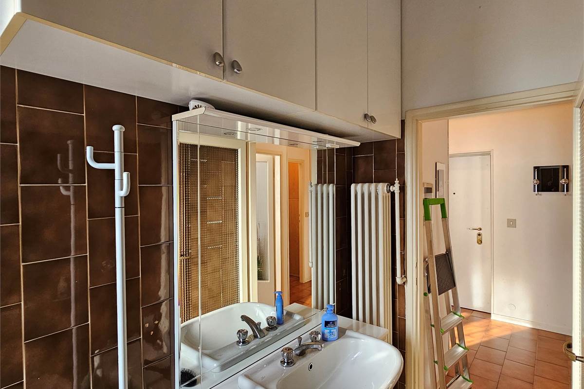 GRANDE TRILOCALE CON BALCONE