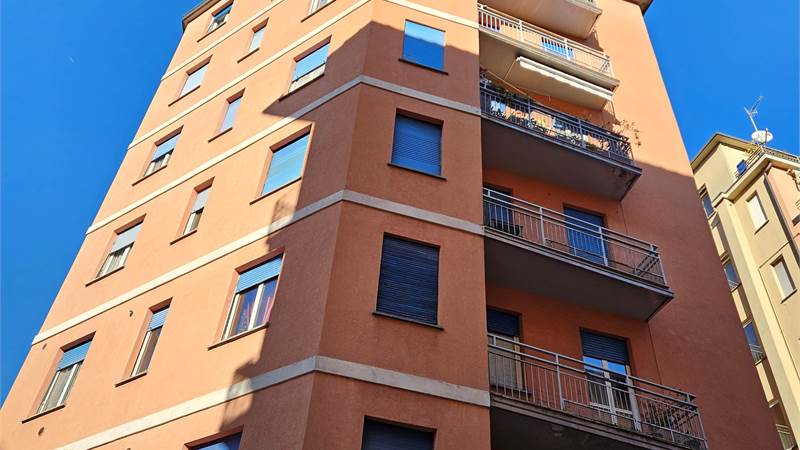 GRANDE TRILOCALE CON BALCONE