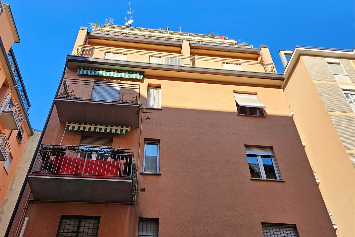 GRANDE TRILOCALE CON BALCONE