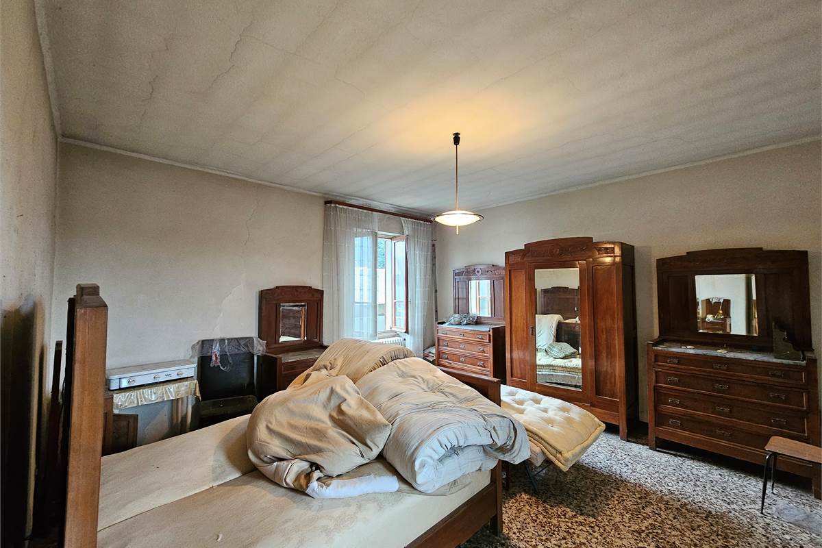 PORZIONE DI CASA INDIPENDENTE A CASORATE SEMPIONE