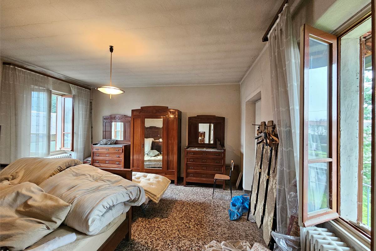 PORZIONE DI CASA INDIPENDENTE A CASORATE SEMPIONE