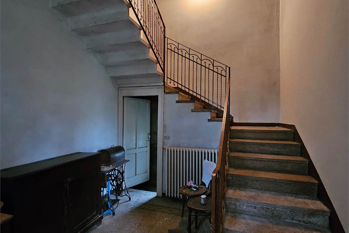 PORZIONE DI CASA INDIPENDENTE A CASORATE SEMPIONE