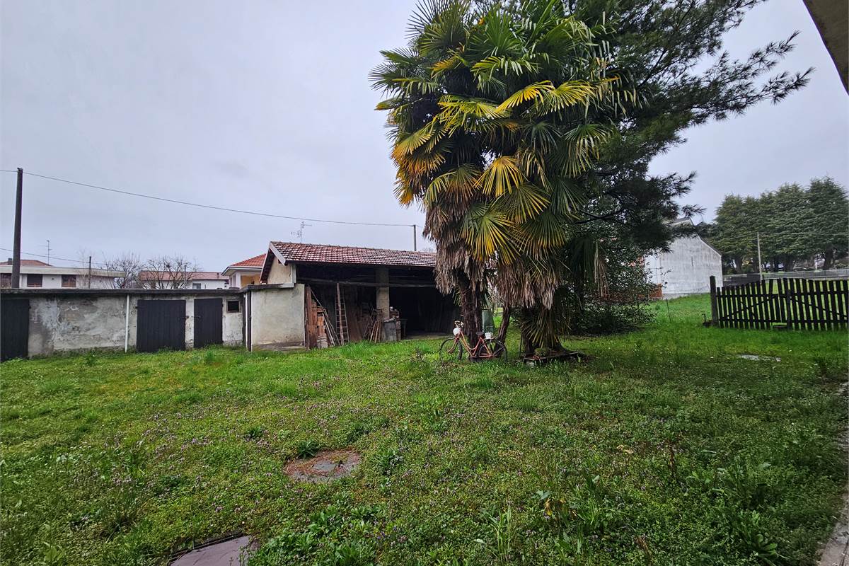 PORZIONE DI CASA INDIPENDENTE A CASORATE SEMPIONE