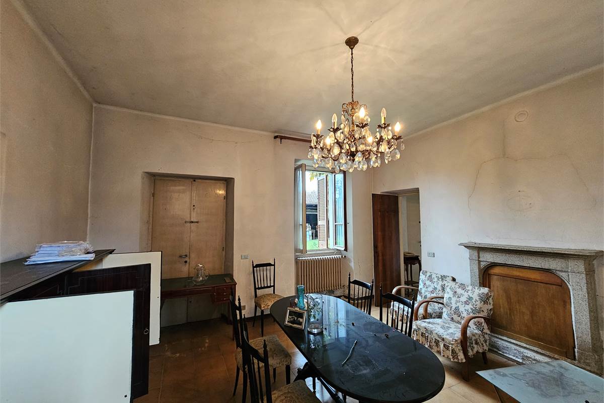 PORZIONE DI CASA INDIPENDENTE A CASORATE SEMPIONE