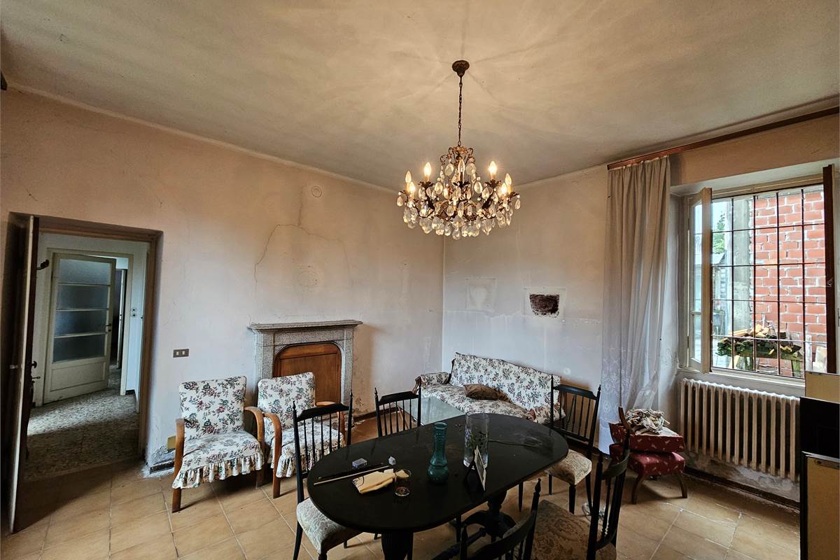 PORZIONE DI CASA INDIPENDENTE A CASORATE SEMPIONE